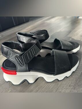 NWOT Sorel Kinetic Impact Aura Black & White Leather Platform Wedge Sandals